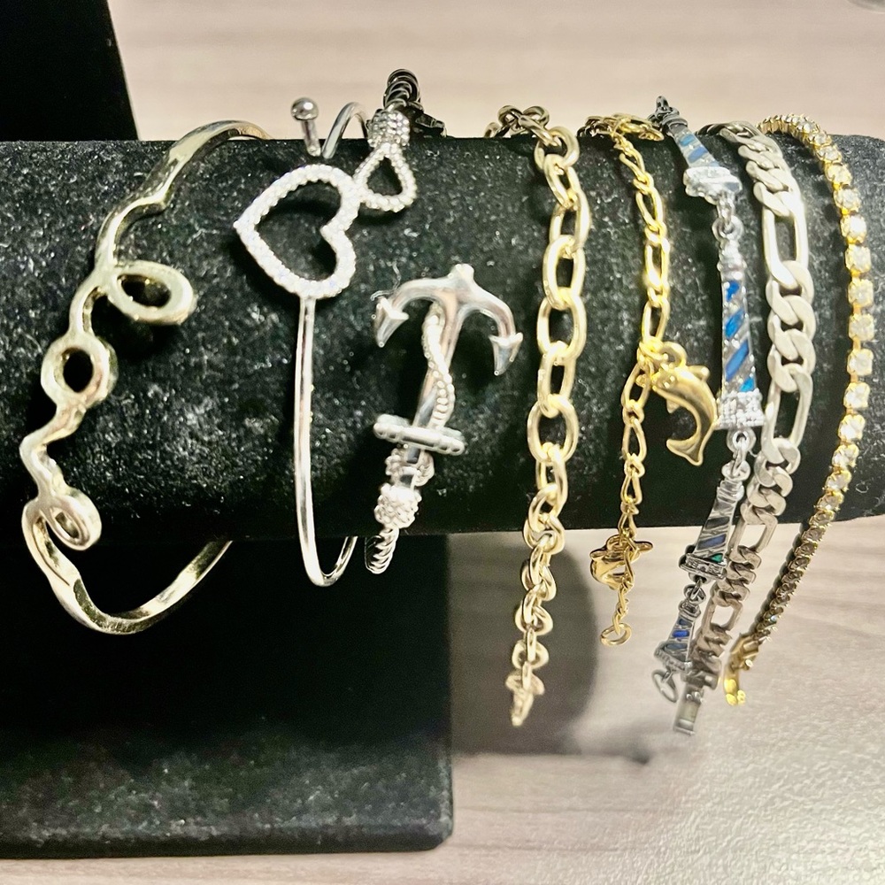 Vintage bracelet lot.